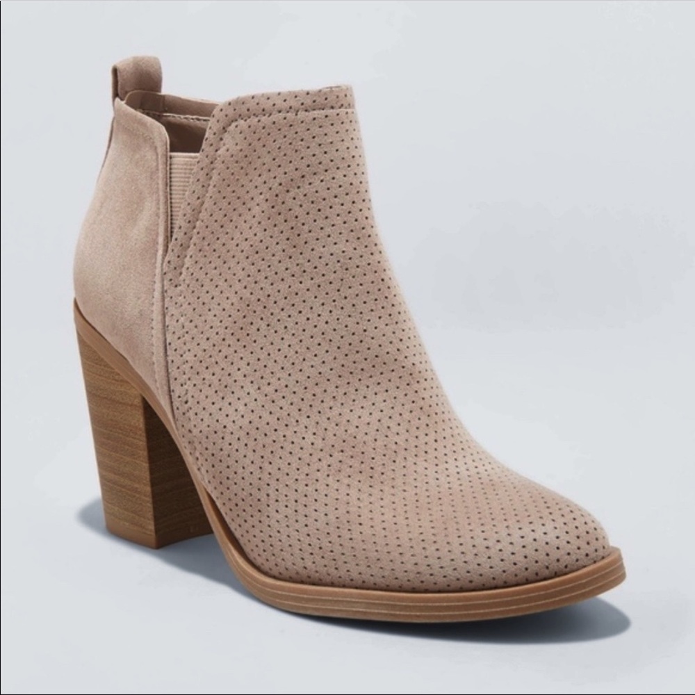 Universal Thread Avalyn Laser Cut Bootie Taupe 11m - image 1